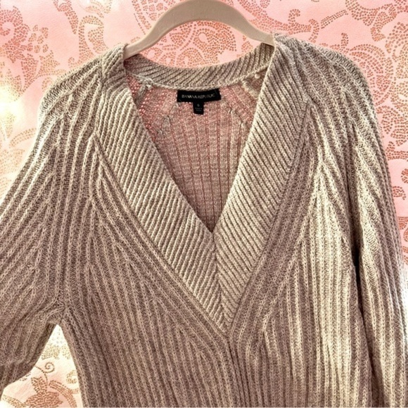 Banana Republic Sweaters - #049 🥀 Banana Republic Grey Knit Sweater